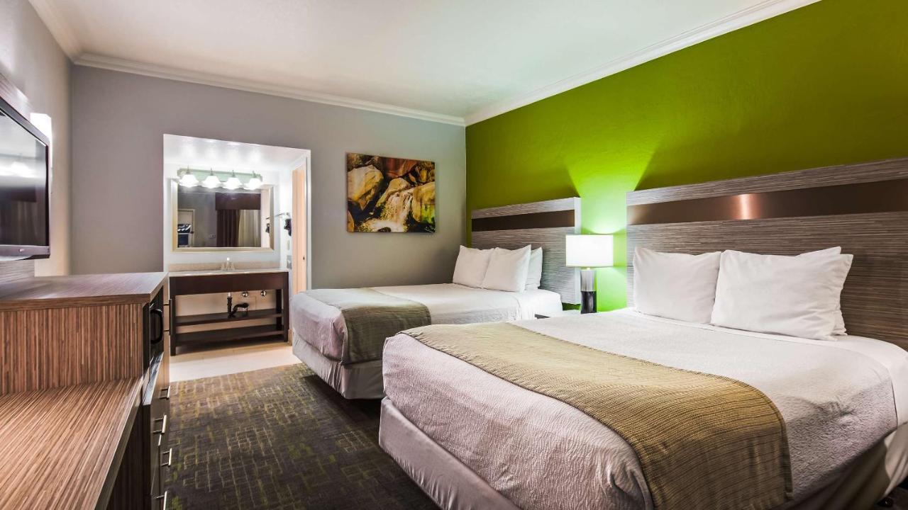 Best Western Innsuites Phoenix Hotel & Suites Bagian luar foto