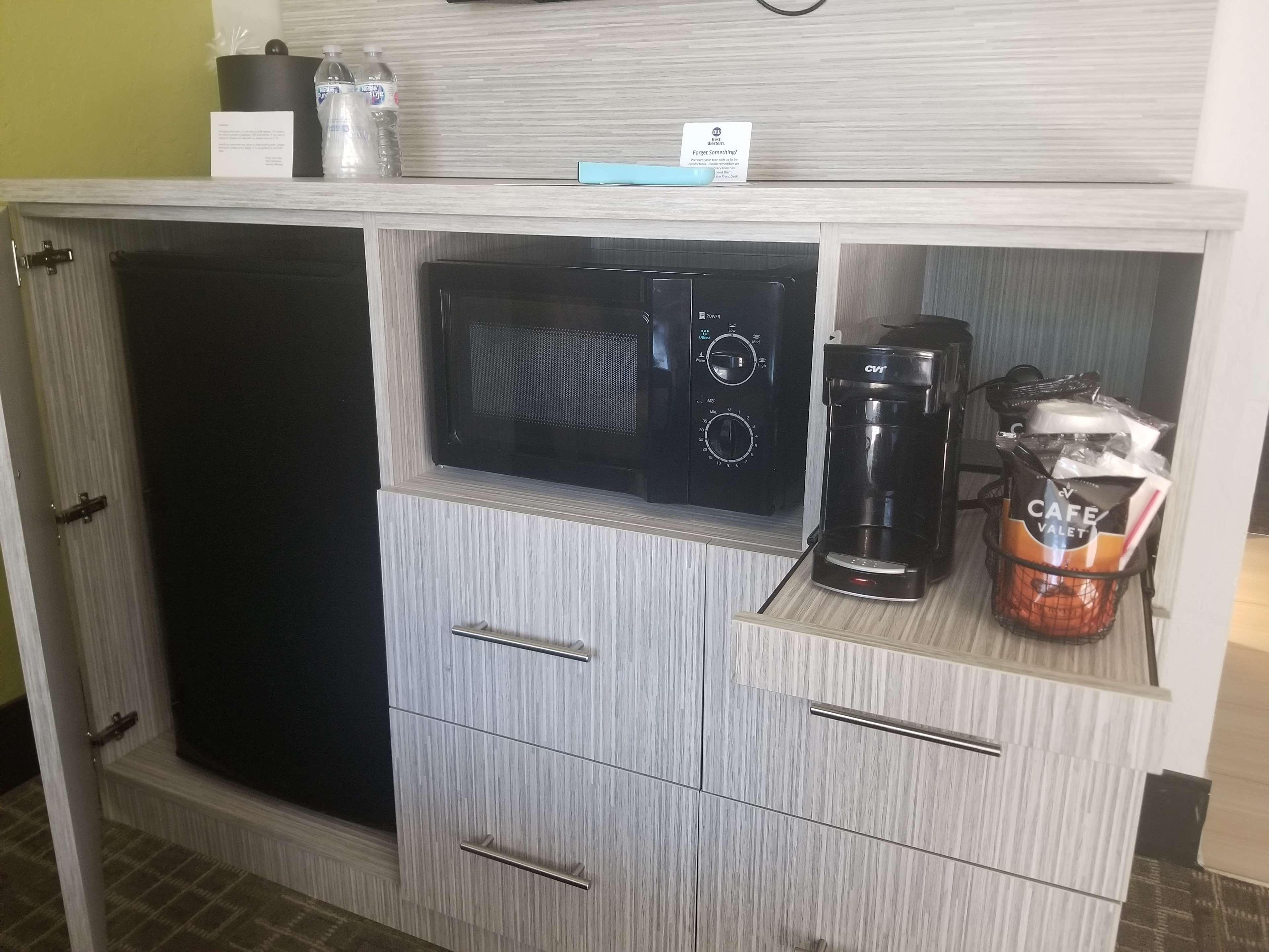 Best Western Innsuites Phoenix Hotel & Suites Bagian luar foto