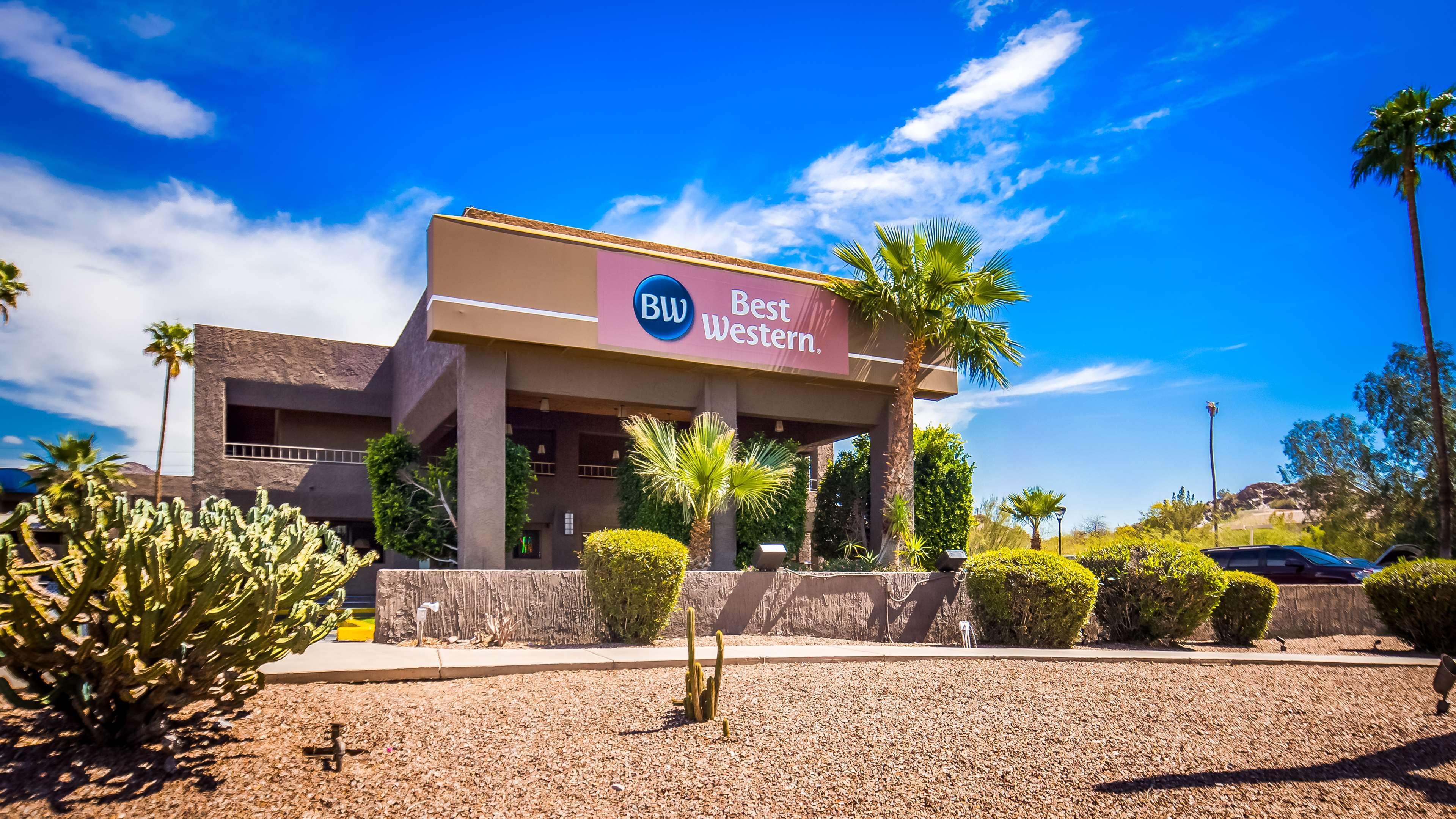 Best Western Innsuites Phoenix Hotel & Suites Bagian luar foto