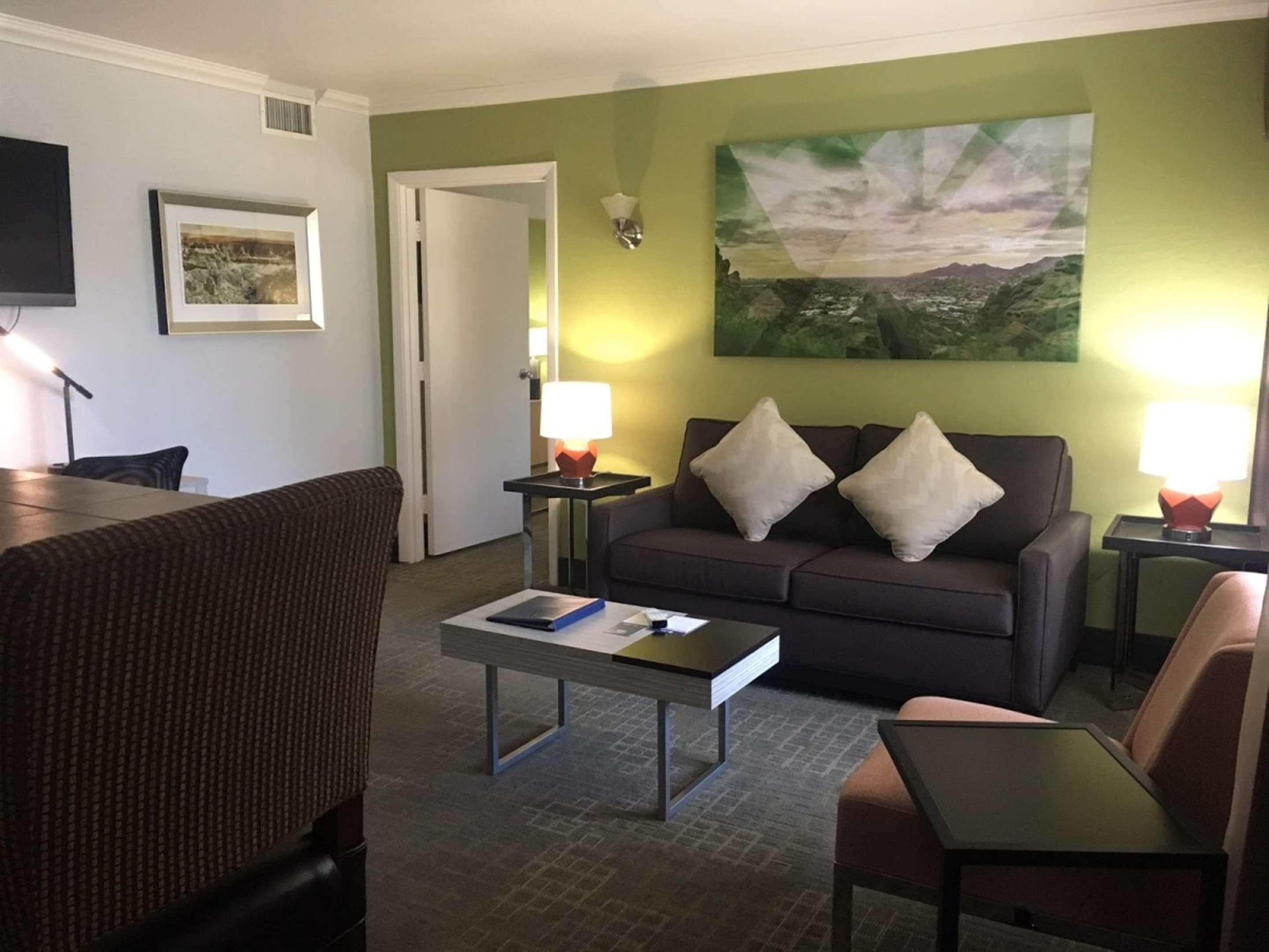 Best Western Innsuites Phoenix Hotel & Suites Bagian luar foto