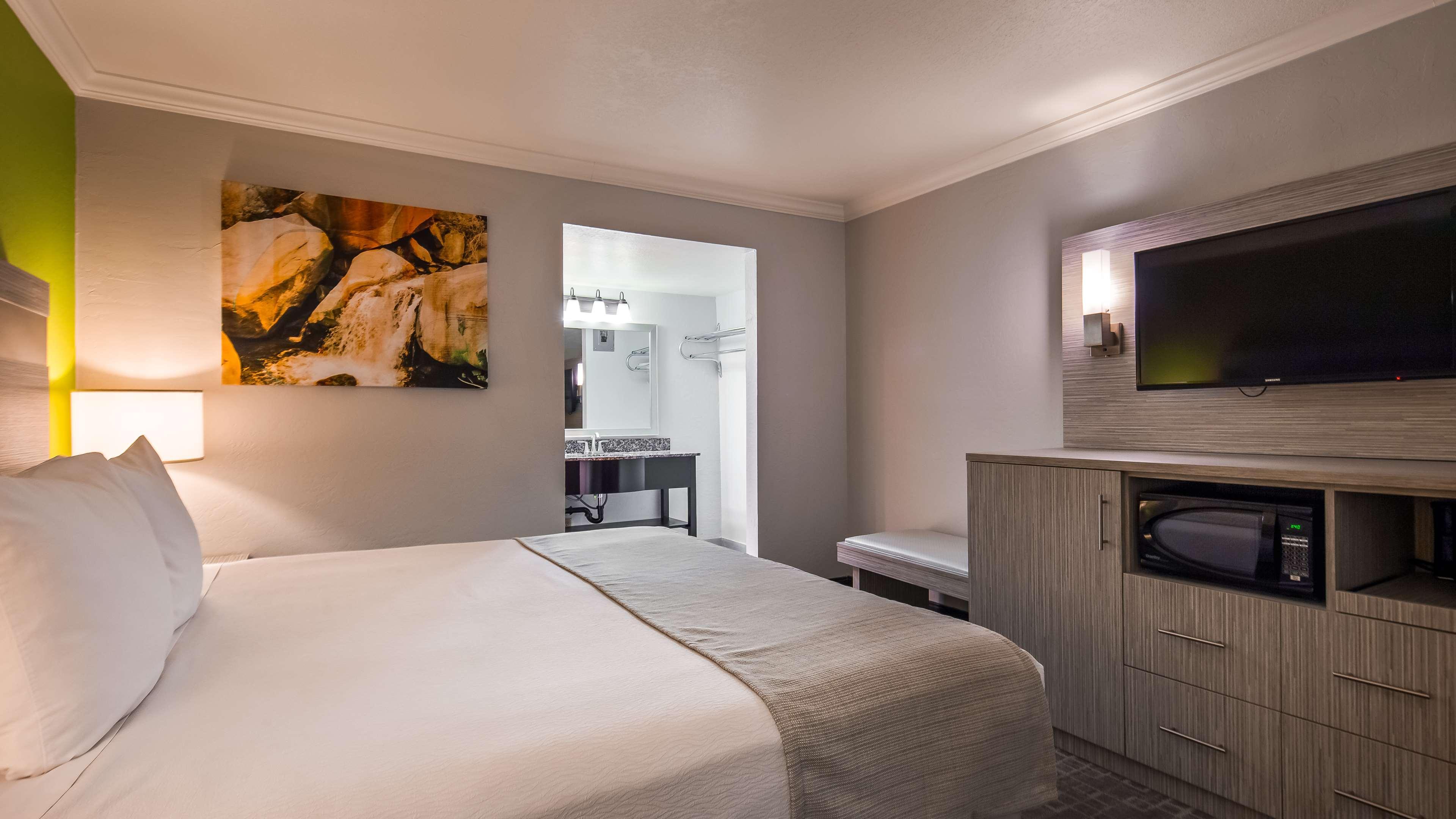 Best Western Innsuites Phoenix Hotel & Suites Bagian luar foto