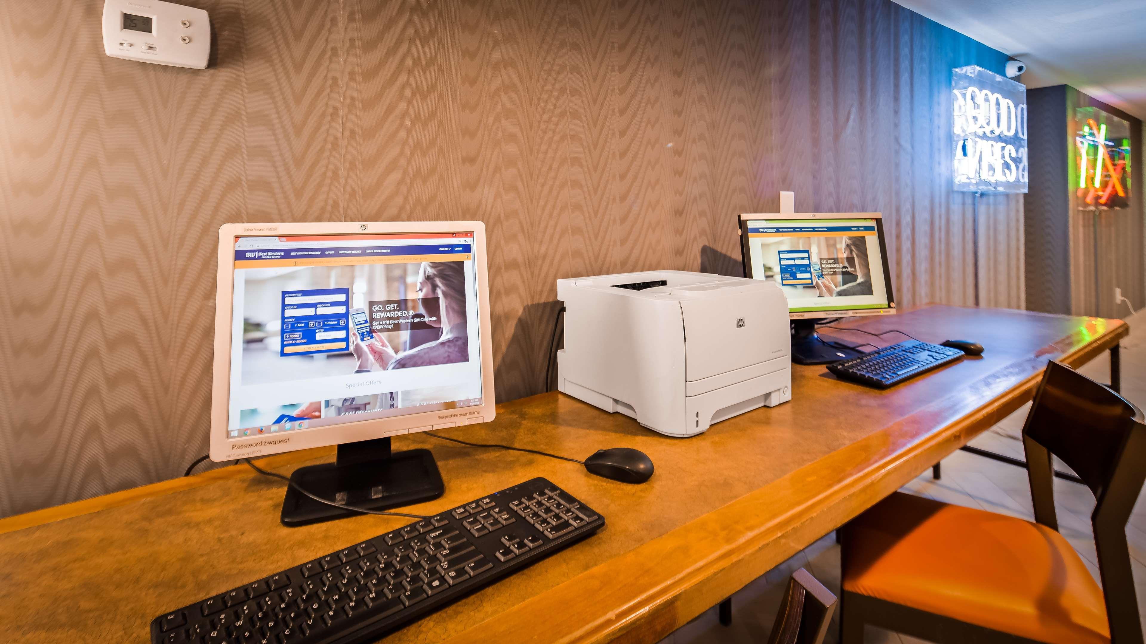 Best Western Innsuites Phoenix Hotel & Suites Bagian luar foto