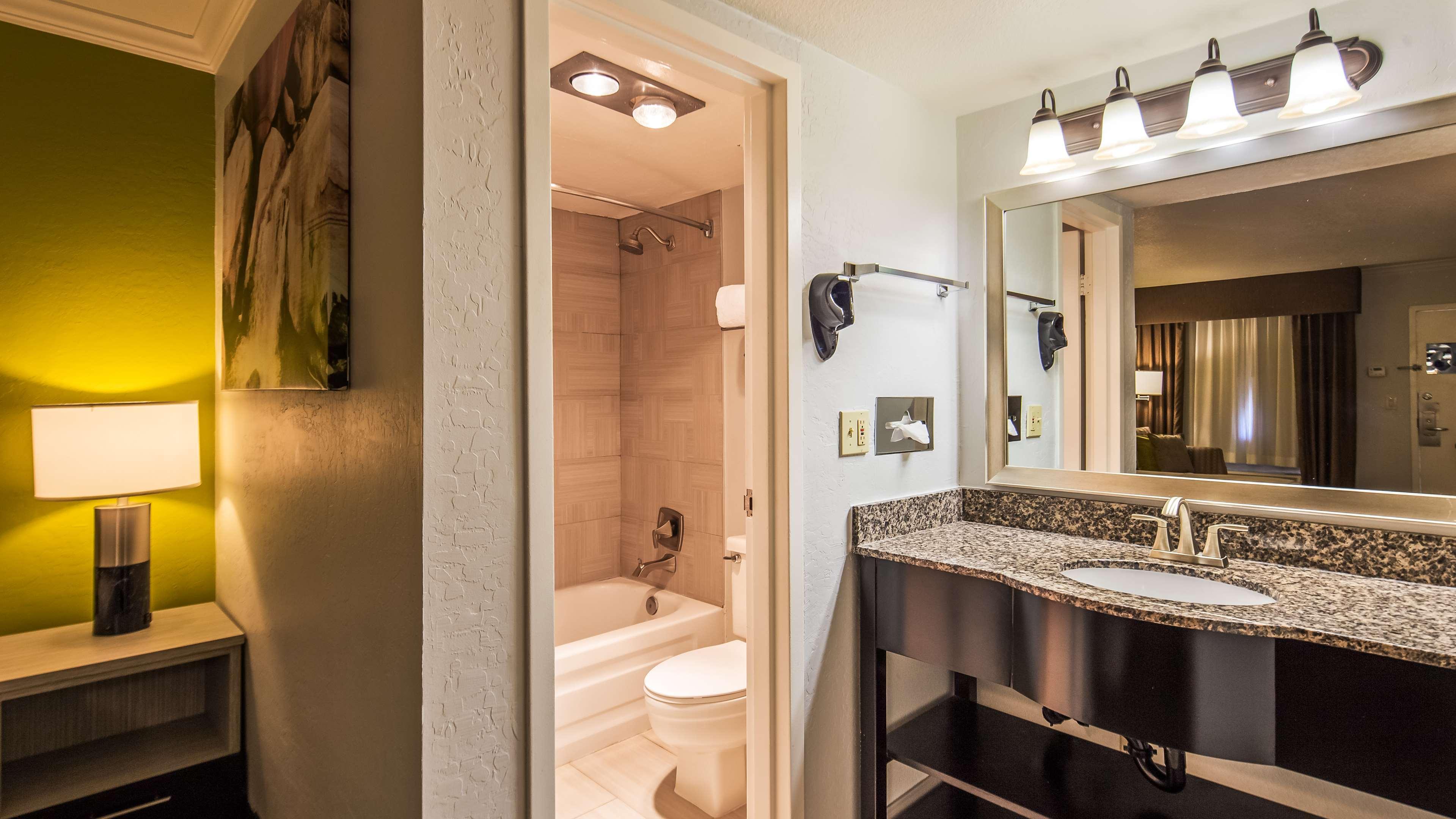 Best Western Innsuites Phoenix Hotel & Suites Bagian luar foto