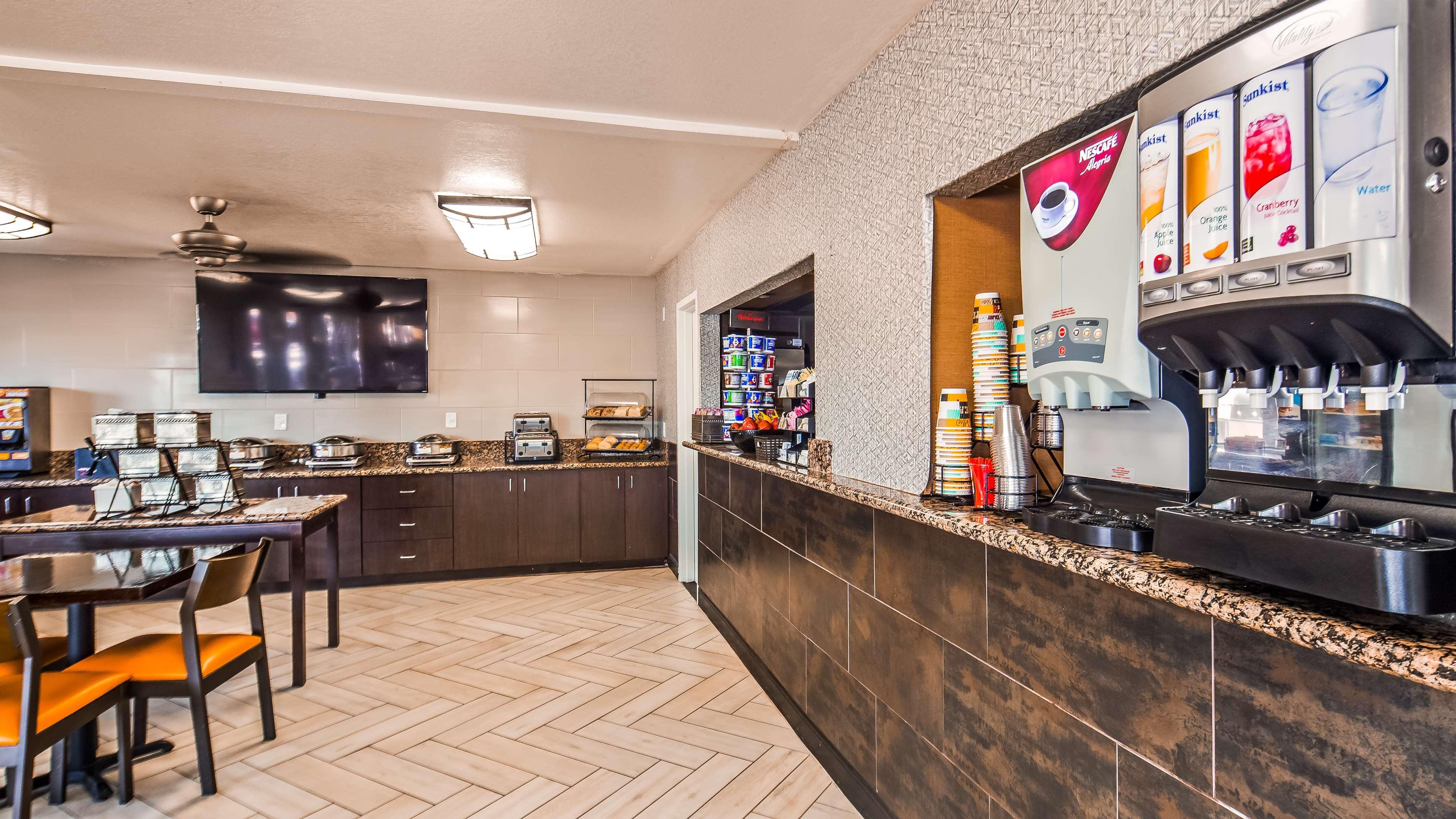 Best Western Innsuites Phoenix Hotel & Suites Bagian luar foto