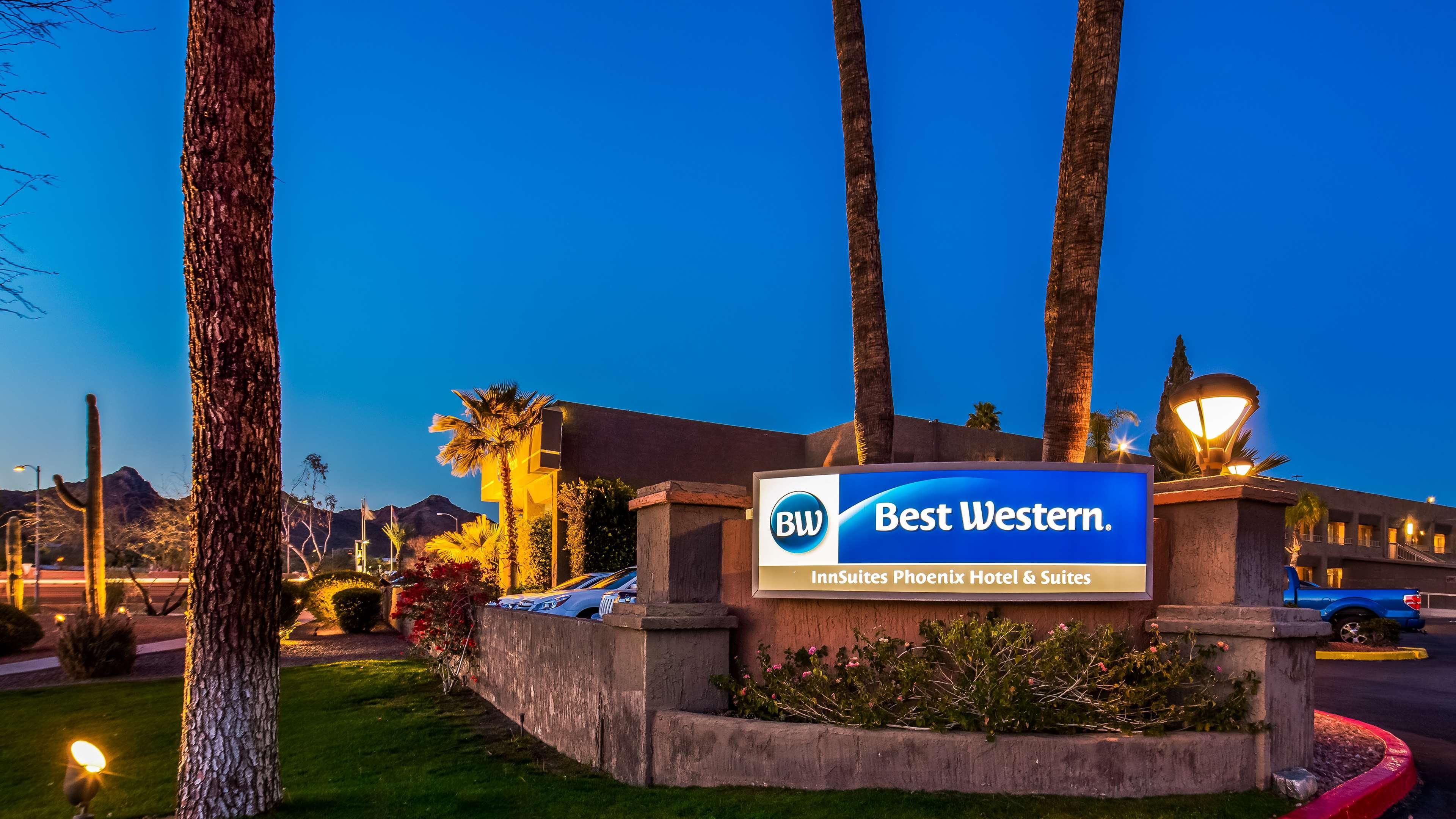 Best Western Innsuites Phoenix Hotel & Suites Bagian luar foto