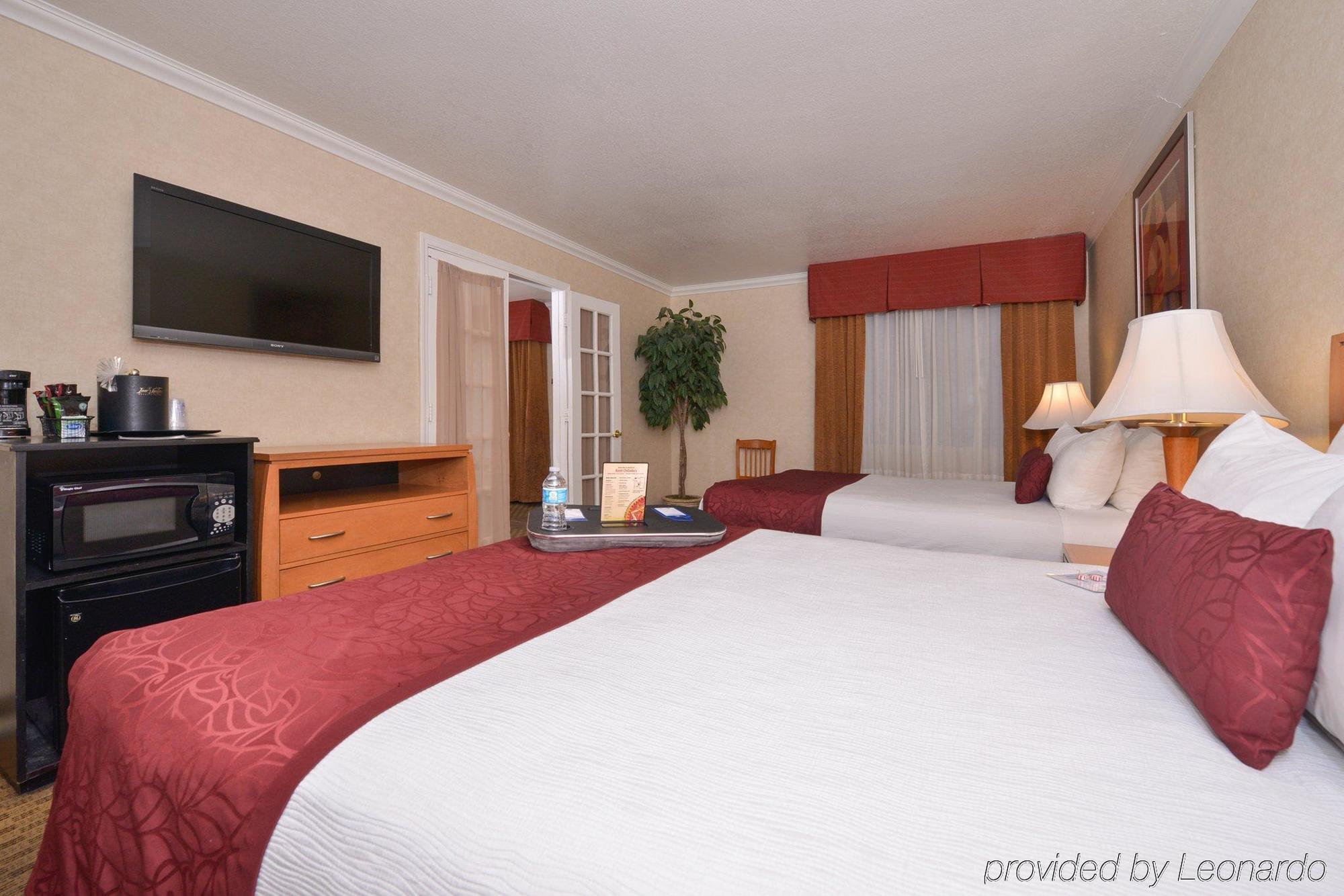 Best Western Innsuites Phoenix Hotel & Suites Bagian luar foto