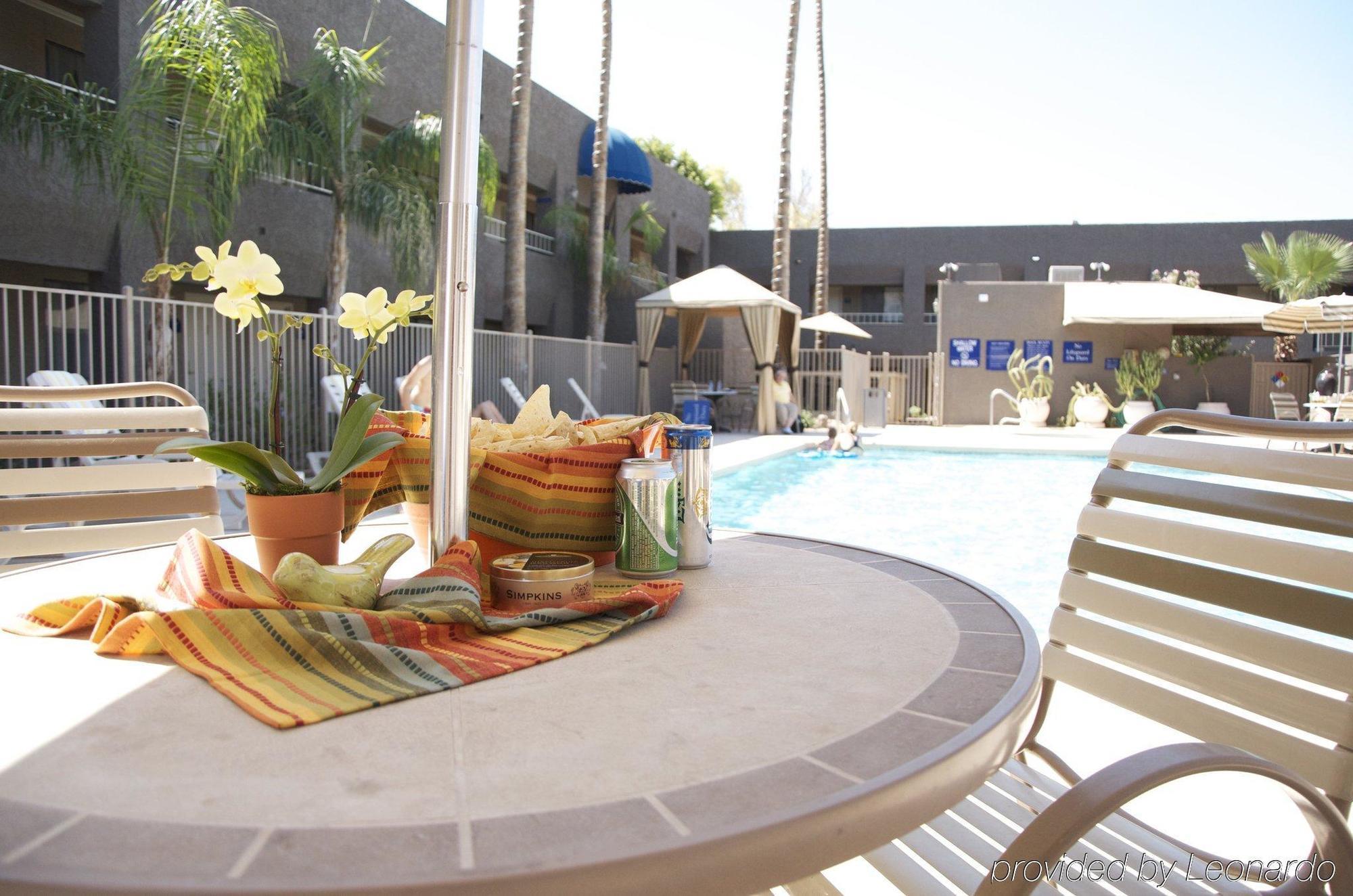 Best Western Innsuites Phoenix Hotel & Suites Bagian luar foto