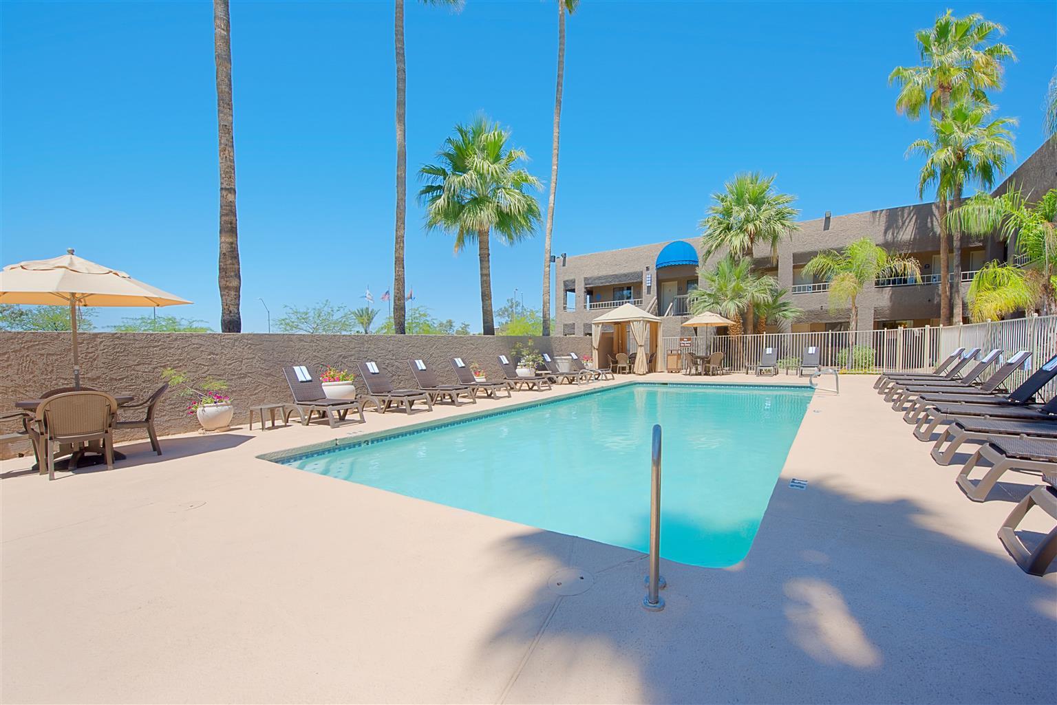 Best Western Innsuites Phoenix Hotel & Suites Bagian luar foto