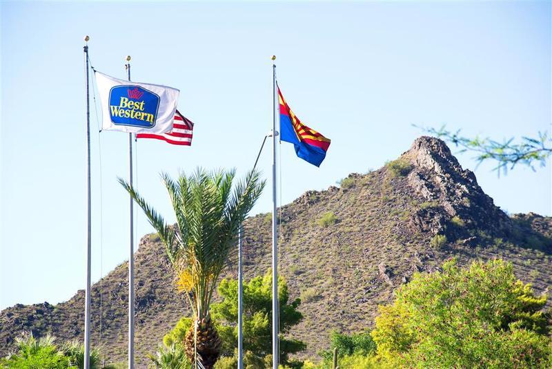 Best Western Innsuites Phoenix Hotel & Suites Bagian luar foto