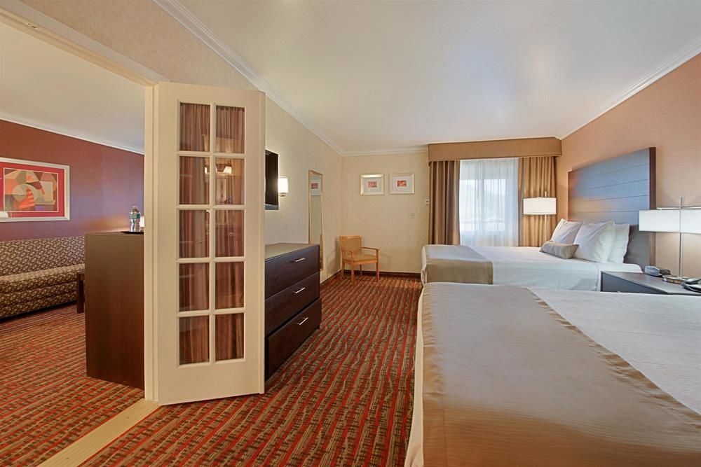 Best Western Innsuites Phoenix Hotel & Suites Bagian luar foto