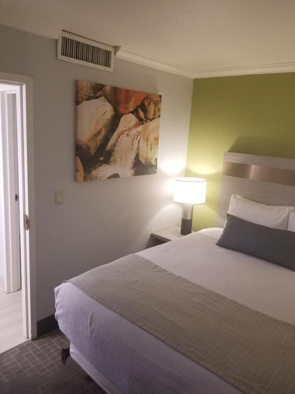 Best Western Innsuites Phoenix Hotel & Suites Bagian luar foto