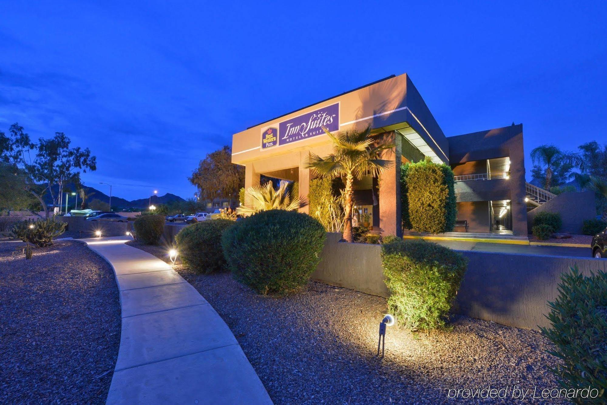 Best Western Innsuites Phoenix Hotel & Suites Bagian luar foto
