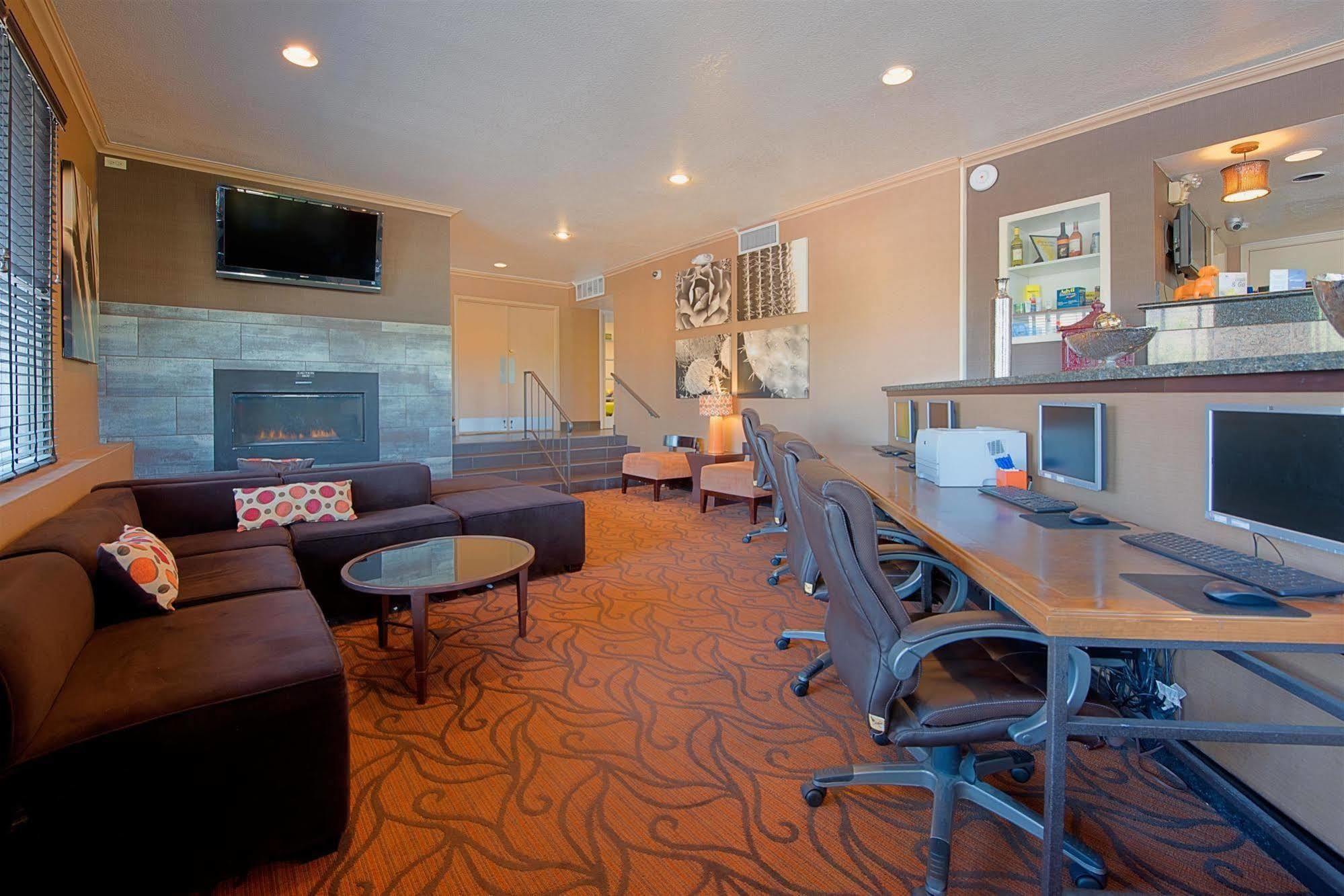 Best Western Innsuites Phoenix Hotel & Suites Bagian luar foto
