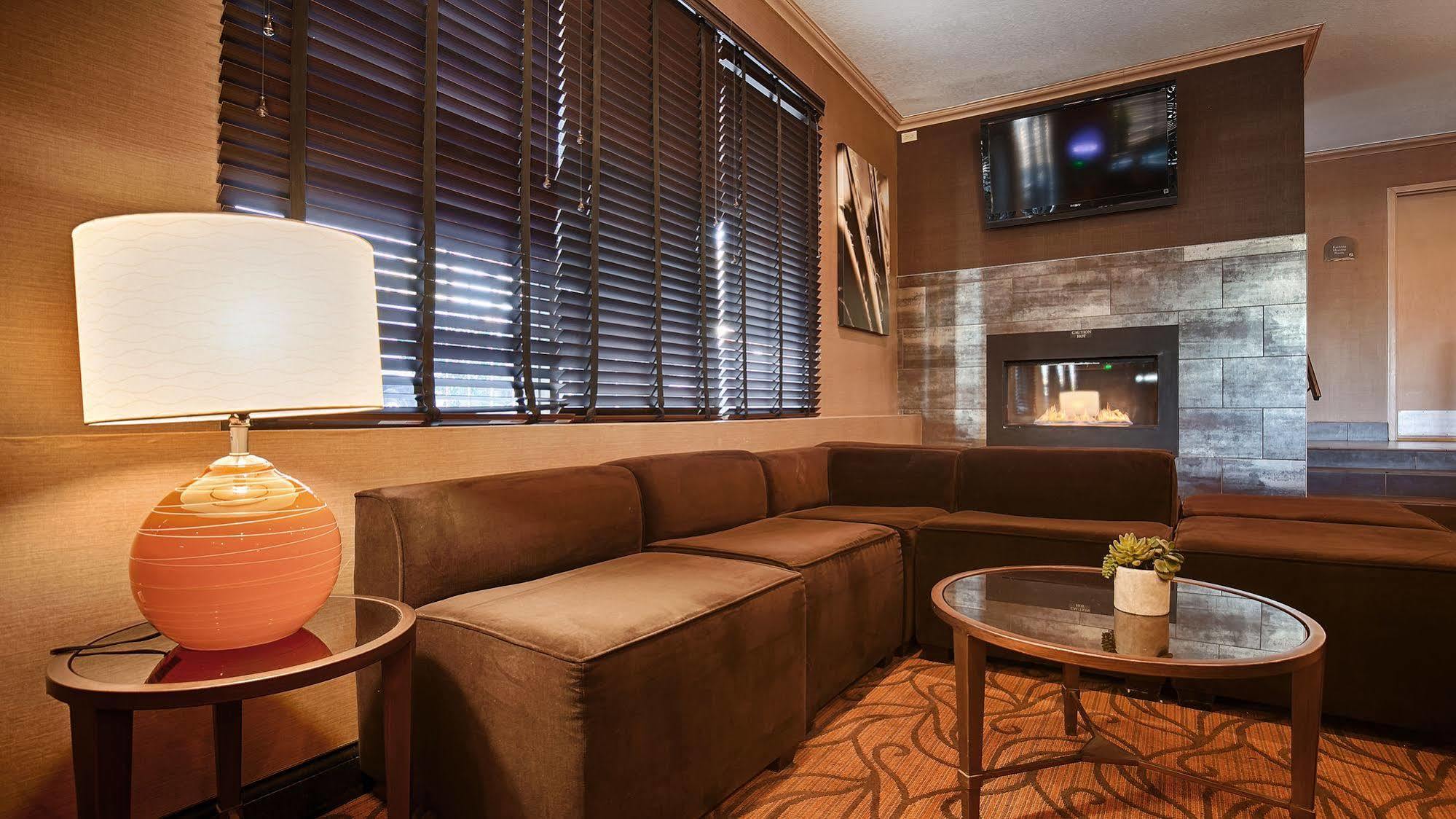 Best Western Innsuites Phoenix Hotel & Suites Bagian luar foto