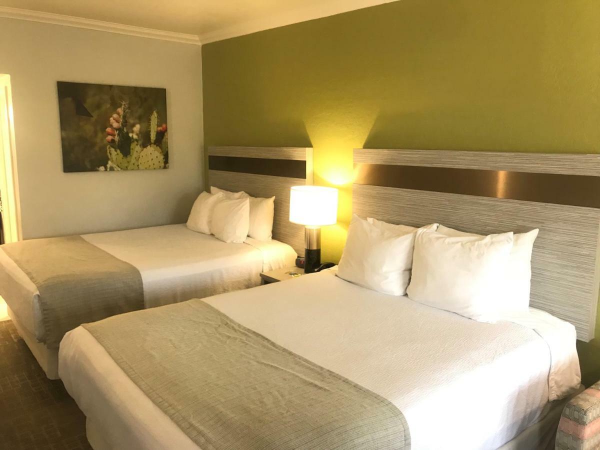 Best Western Innsuites Phoenix Hotel & Suites Bagian luar foto