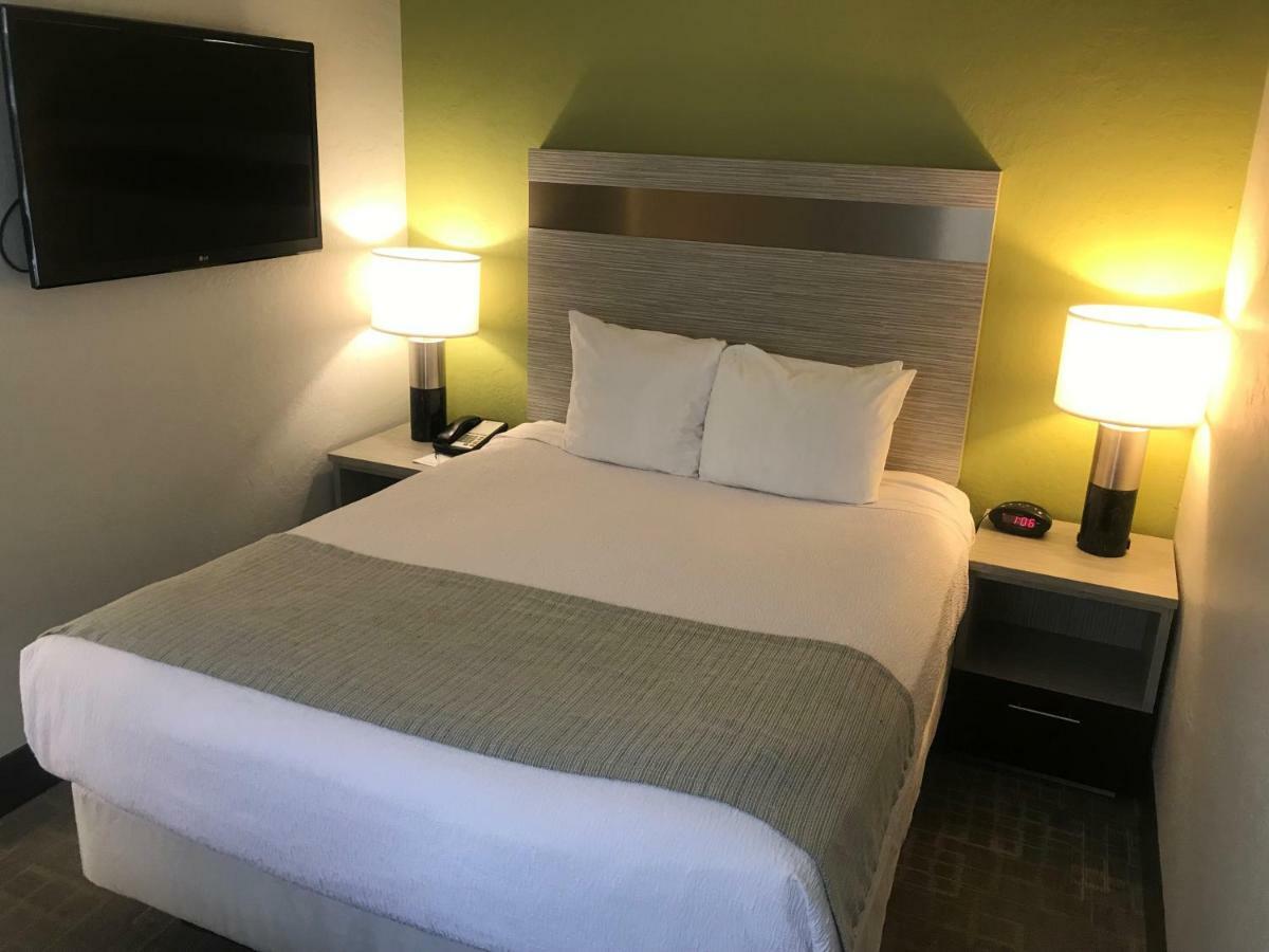 Best Western Innsuites Phoenix Hotel & Suites Bagian luar foto