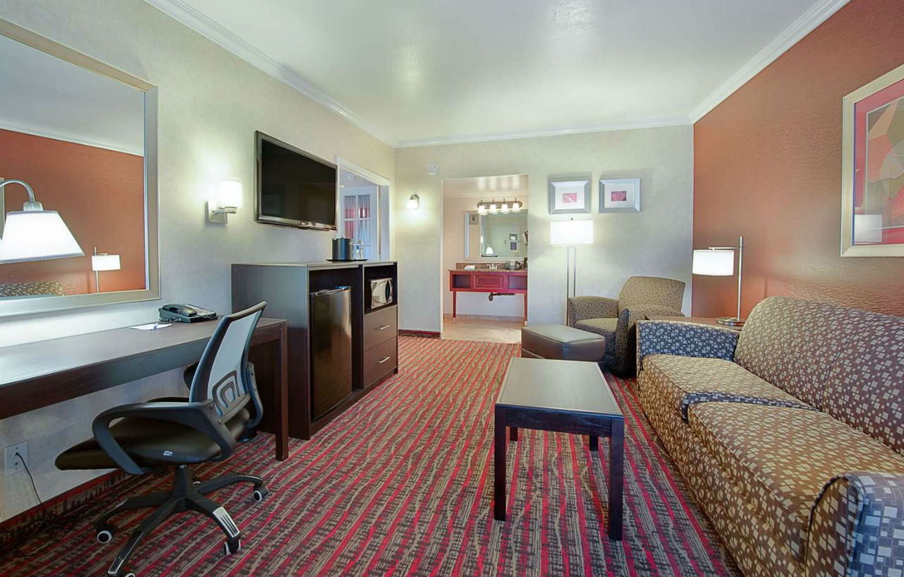 Best Western Innsuites Phoenix Hotel & Suites Bagian luar foto